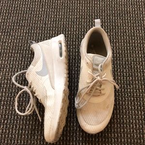 Nike white tennis shoes size 8